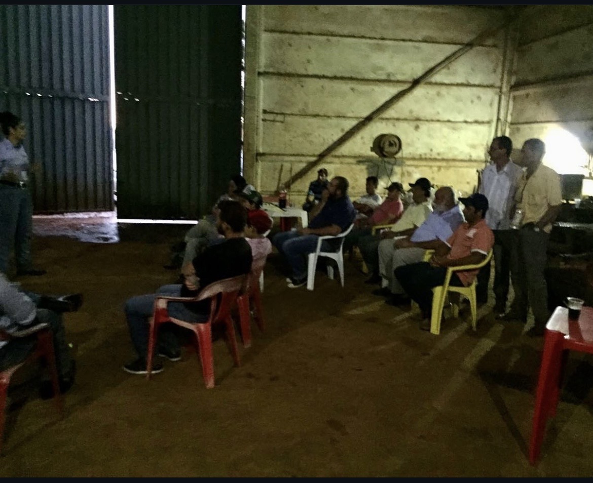 Capacitación en galpón en el campo